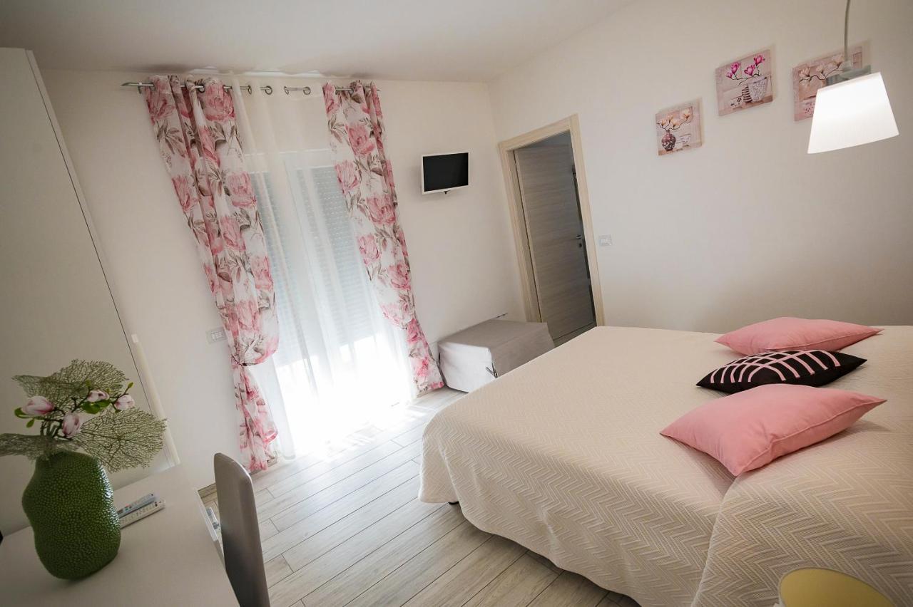 Bed and Breakfast Pineta Del Mare Alba Adriatica Exterior foto